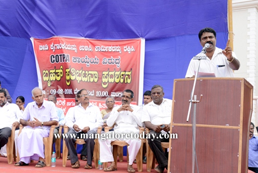 Beedi workers take out massive rally 1